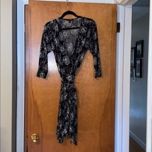 Banana Republic wrap dress, black & white